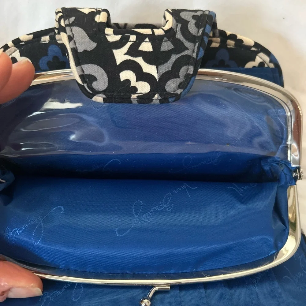 Vera Bradley Clutch Kiss N’ Snap Tab Wallet w/Kisslock Canterbury Blue. Great!